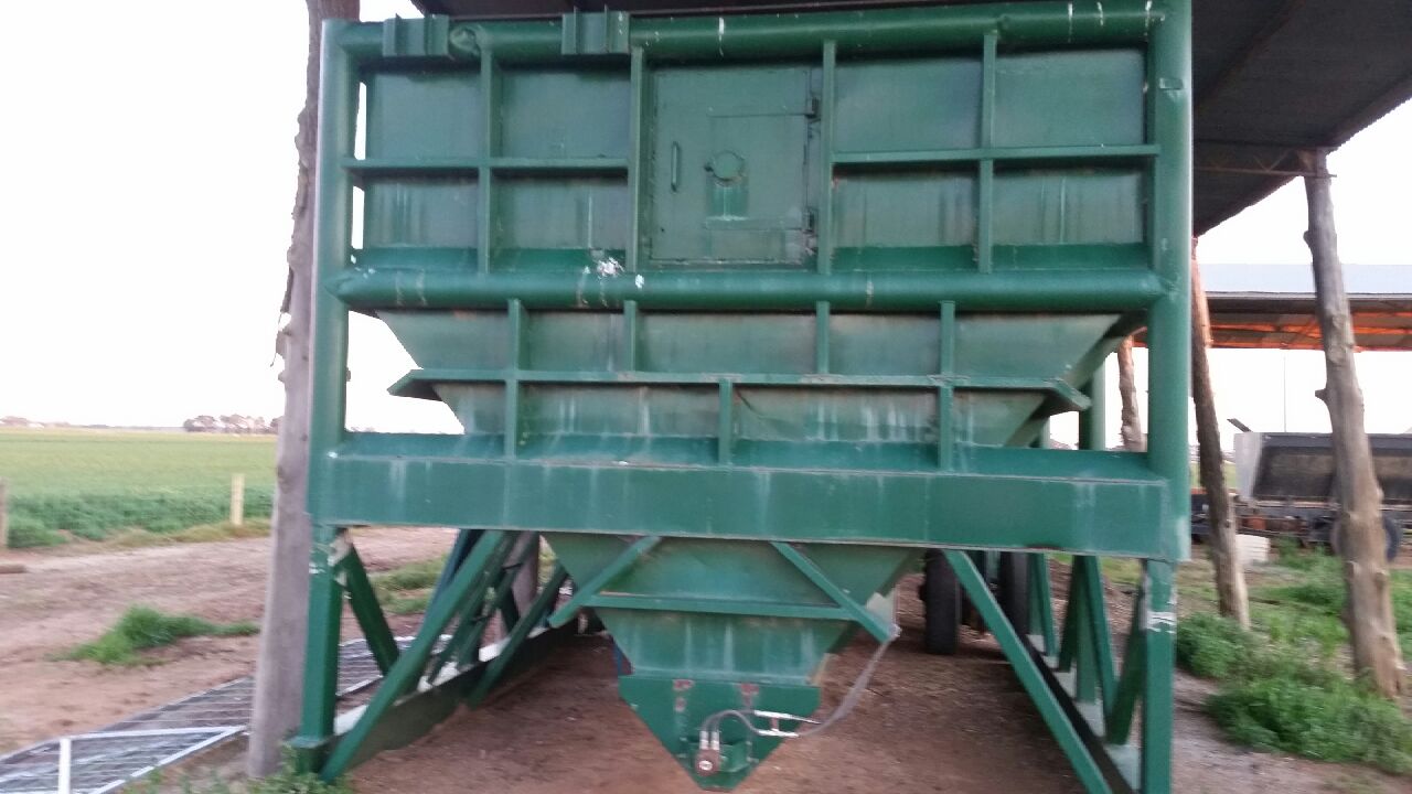 60 Tonne Mother Bin with 15inch Folding Auger Machinery